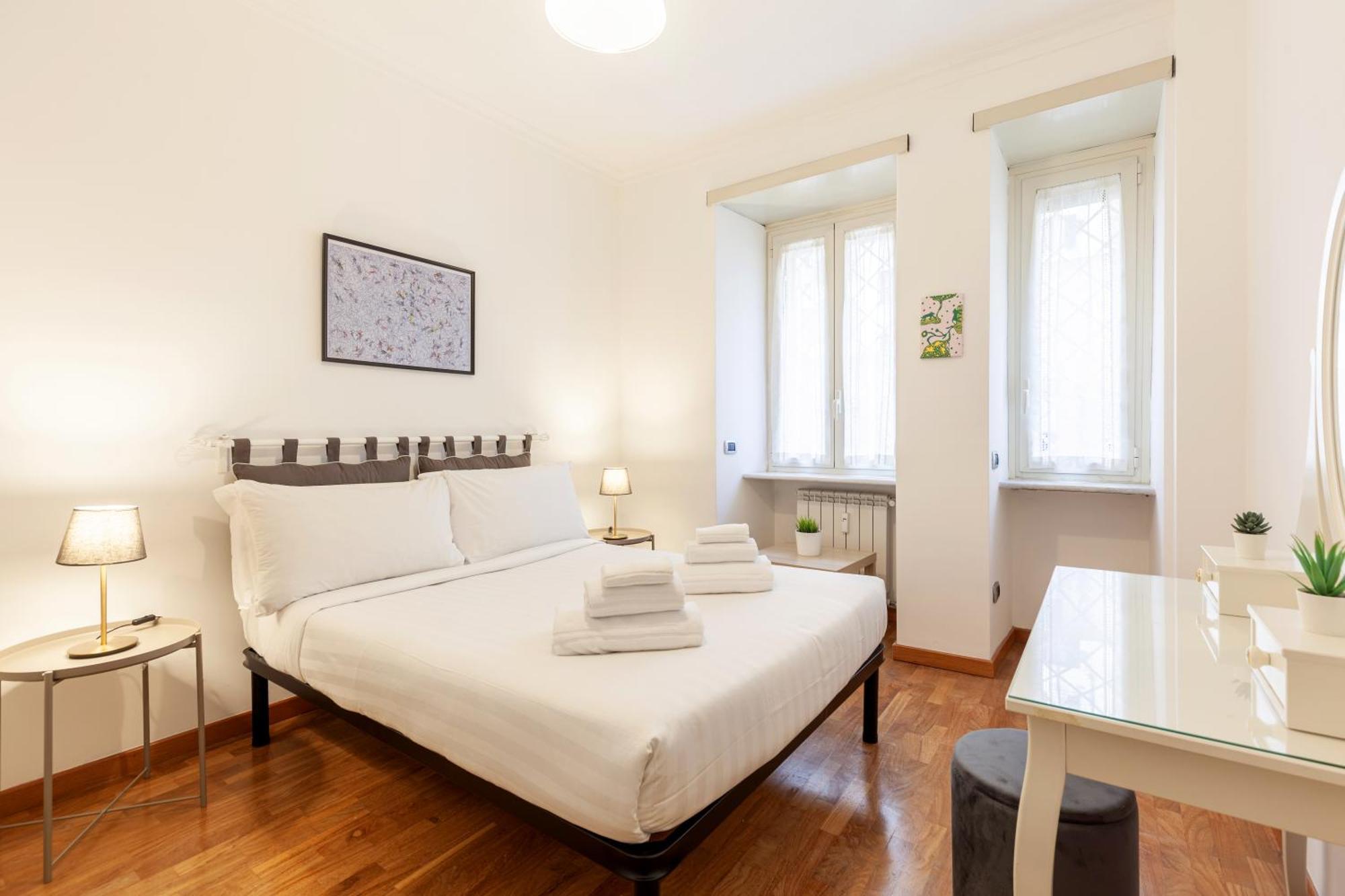 Hostly-wood And Colors Midtown-just 7min To Colosseum Apartment Rome